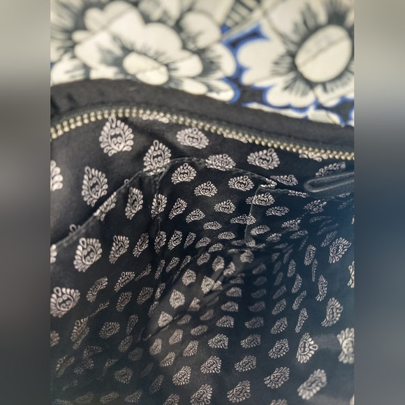 Vera Bradley Women's Floral Pattern Triple Zip Hipster Crossbody Bag - Picture 5 of 8